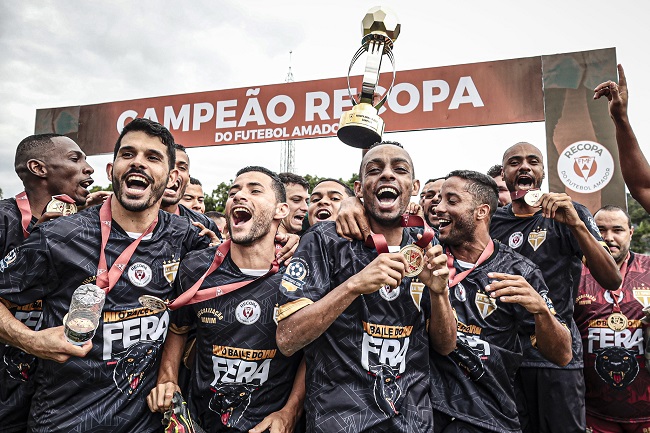 Tupinense goleia o Vasco e fica com o título da Recopa do Futebol Amador
